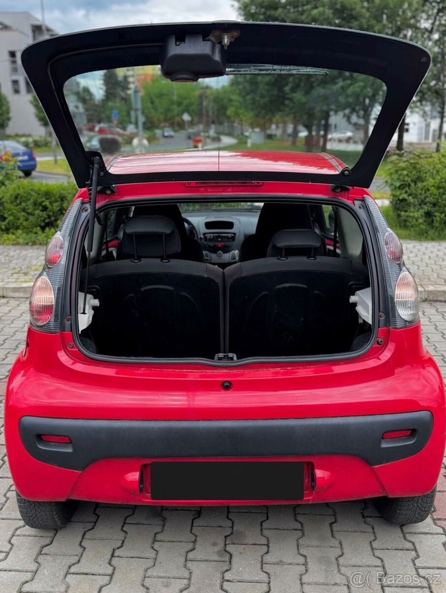 Citroën C1 červená — kufr
