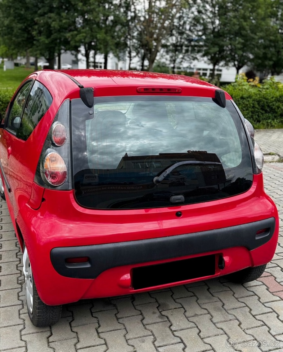 Citroën C1 červená — zadek