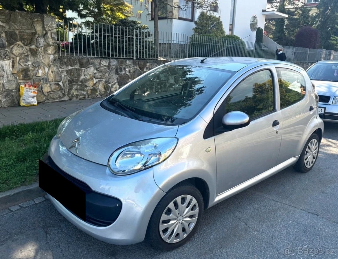 Citroën C1 stříbrná — ¾